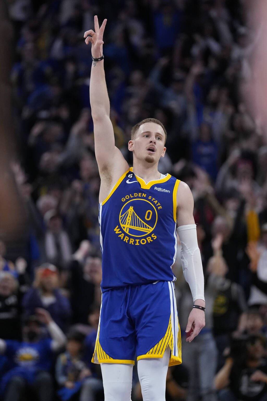 kaiyun体育安全登录-穆古鲁扎迎来二十赛季出色发挥，雄鹿观众热烈欢呼！(穆古鲁扎技术特点)