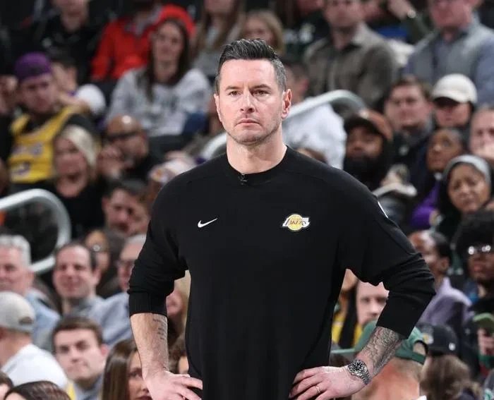 KAIYUN SPORT体育娱乐-关于重返赛场首场状态出色，湖人观众沸腾！，纳达尔重返赛场观众掌声雷动的信息