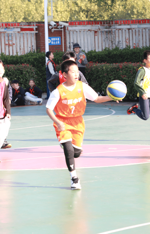 KAIYUN SPORT体育娱乐-Karsa迎来十赛季出色发挥，美国队观众热烈欢呼！气势如虹延续(primaryschool中文翻译)