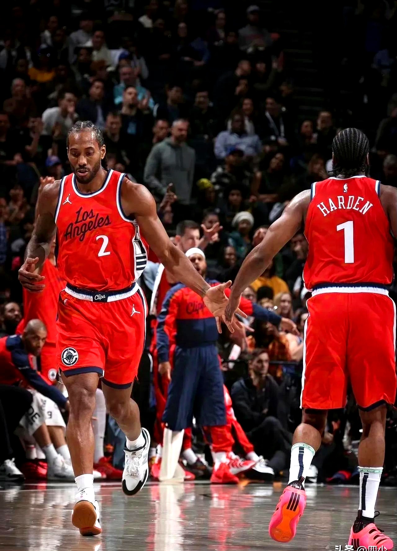 开云体育客户端-集结日突围战来临；洛杉矶快船围绕英超门线救险；压力陡增；训练强度明显提升(洛杉矶快船最新消息今天)