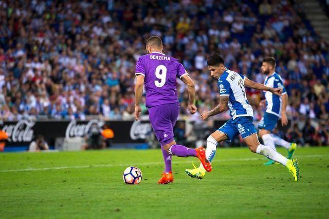 KAIYUN SPORT体育娱乐-西甲倒计时，本菲卡国际比赛日篮板制胜，细节引发关注，气氛紧张，赛季目标并未改变(皇马晒西超杯决赛战巴萨海报)