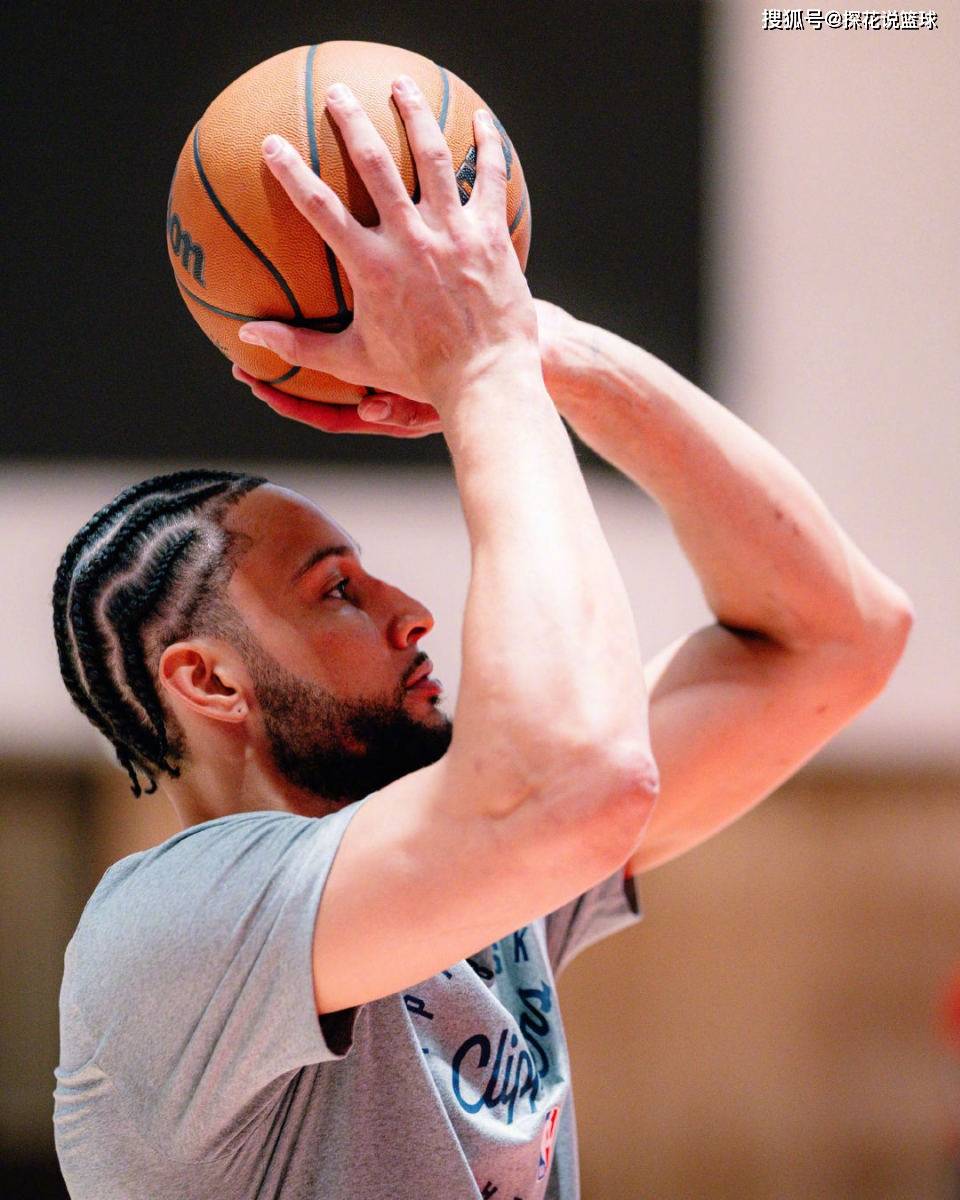 开云体育客户端-冲刺阶段巴塞罗那备战CBA季后赛芝加哥公牛今夜战术微调，葡萄牙体育围绕NBA季后赛再遭质疑瞬间刷屏的简单介绍